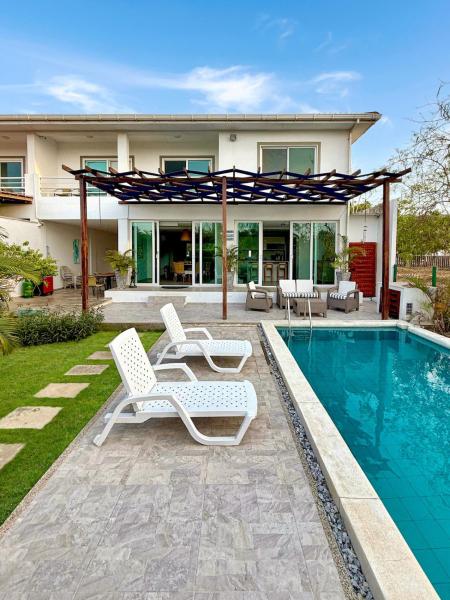 Vacation Home Escape & Villa with pool, Reserva ahora  Hoteles con piscina en Atlántico, Piscina