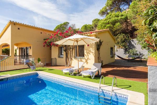 Lloret · Villa Gamené piscina y mar, Prenota  Hotel a Costa Brava con piscina, Piscina
