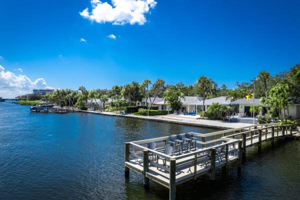 Tropical SK Villa Private Patio & Pool Access, Buchen Sie  Hotels in Siesta Key mit Parkplatz, Parkplätze