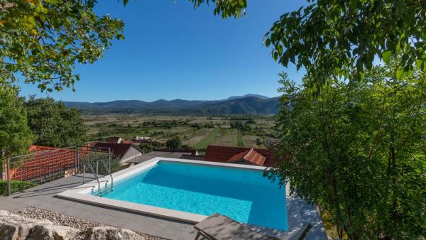 Villa Pave-Makarska by Villas Guide, Buchen Sie  Hotels in Gespanschaft Split-Dalmatien mit Pool, Schwimmbad