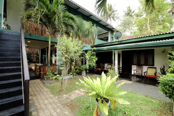 Surf Dine, Reserva ahora  Hoteles en Matara con desayuno, Desayunos