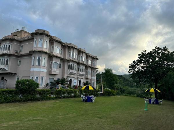 Royal Haveli With Swimming Pool, Prenota  Hotel a Rajasthan con piscina, Piscina