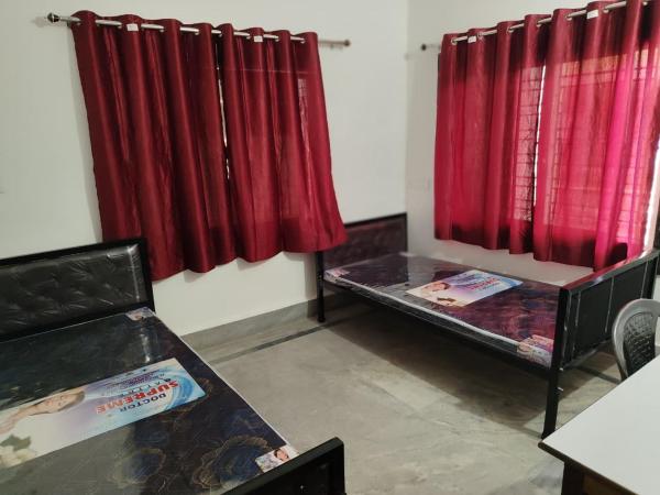Urban Ladies Hostel at Chinar Park, Buchen Sie  New Town Westbengalen