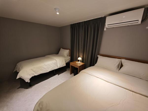 Unit D Hostel, Prenota  Seul Corea del Sud