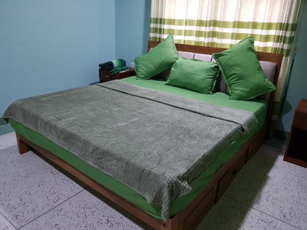 Seethevi Hotels, Reserva ahora  Hoteles en Distrito de Batticaloa con aparcamiento, Aparcamiento