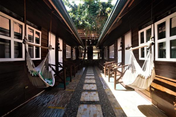 D Barn Hostel Panglao, Buchen Sie  Hotels in Bohol mit Parkplatz, Parkplätze