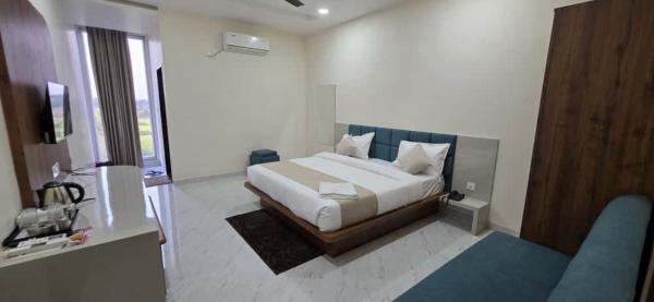Starlight Restro and Hotel, Buchen Sie  Hoshangabad 
