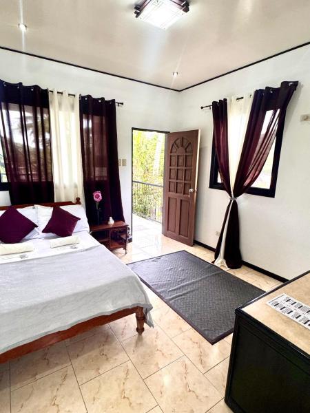 Placidos Vacation Home, Prenota  Puerto Galera 