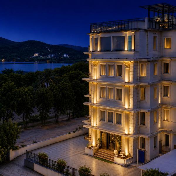 The Colonial - A Lake View Hotel in Udaipur, Prenota  Hotel a Rajasthan con piscina, Piscina