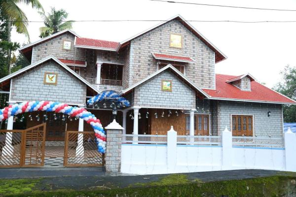 Villa Tharavadu, Prenota  Angamali Kerala
