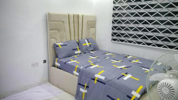 Cozy 3-Bedroom Tradebybata Guest House FUNAAB, Buchen Sie  Hotels in Ogun mit Parkplatz, Parkplätze