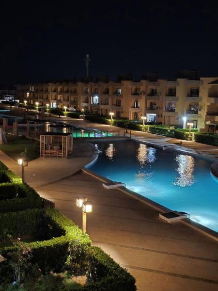 شاليه ارضي غرفتين و2 تواليت لاجولي العين السخنه عائلات فقط, Prenota  Banī Ghālib New Valley