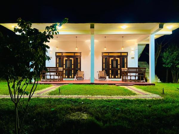 Flora Lake View Resort Wilpattu, Prenota  Hotel a Matale District con parcheggio, Parcheggio
