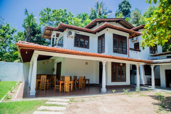 Daions Villa Mirissa, Reserva ahora  Hoteles en Matara con aparcamiento, Aparcamiento
