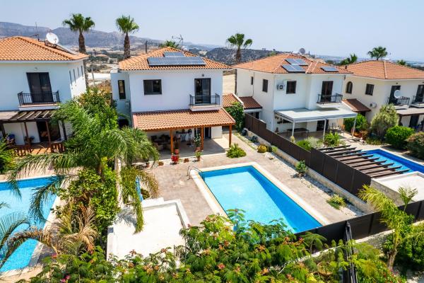 4 Bedroom Villa With Private Pool, Prenota  Maroni Larnaca Region