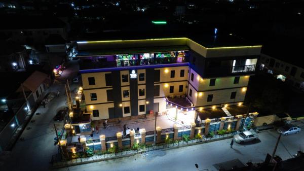 TONELZ HOTEL AND Suites, Prenota  Mama 