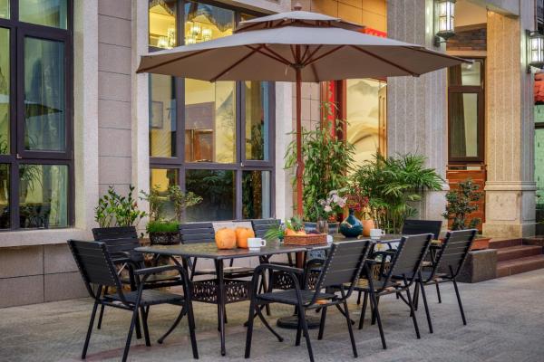 Weisi Zhenpin Holiday Courtyard, Prenota  Hotel a Hainan con parcheggio, Parcheggio