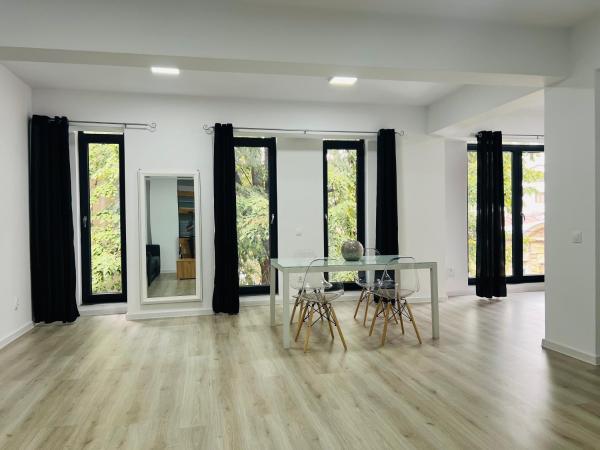Vila Leandros, Prenota  Hotel a Bucarest con parcheggio, Parcheggio
