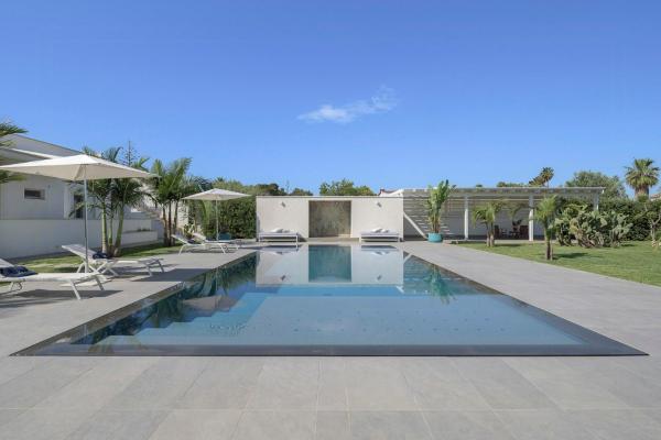 Villa Moderna Con Piscina A Fontane Bianche, Buchen Sie  Hotels mit Pool in Sizilien, Schwimmbad