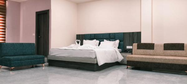 Luit Hotel, Reserva ahora  Hoteles en Majuli con aparcamiento, Aparcamiento