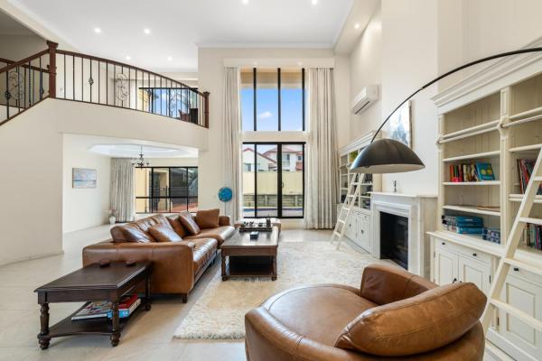 Luxe Villa Spacious Family Home with Pool and Patio, Prenota   