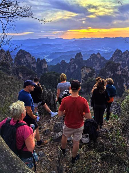 Zhangjiajie MUYE HOTEL, Buchen Sie  Hotels in Jiawan mit Parkplatz, Parkplätze