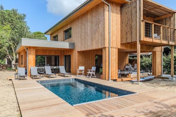 Villa 10 pers à Carreyre, piscine chauffée, clim, Reserva ahora  Hoteles en Aquitania con aparcamiento, Aparcamiento