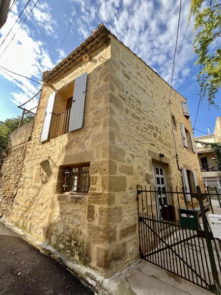 Beautiful Village Silk House, with terrace, Buchen Sie  Hotels in Collias mit Parkplatz, Parkplätze