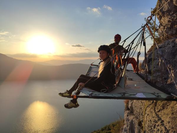 Nuit suspendue insolite en falaise, Reserva ahora  Entrelacs Ródano-Alpes