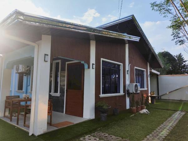 Hidden Koi Staycation - 2 Bedroom, Prenota  Hotel a Luzon con parcheggio, Parcheggio