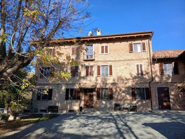 Cascina Frati, Reserva ahora  Hoteles en Canelli con aparcamiento, Aparcamiento