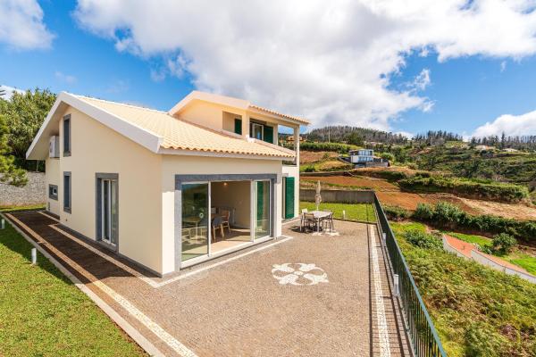Villa Pargo Green by Madeira Dream Stays, Buchen Sie  Hotels in Madeira mit Parkplatz, Parkplätze