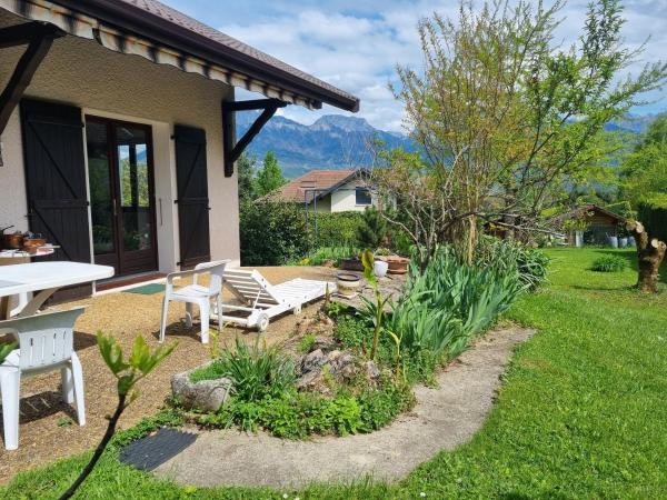 Villa Pierrette - Quiet house with garden, Prenota  Hotel a Alvernia con parcheggio, Parcheggio