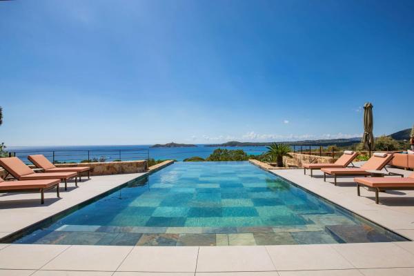 Villa Lucia Di Arinella, Prenota  Hotel con piscina a Mangialla, Piscina