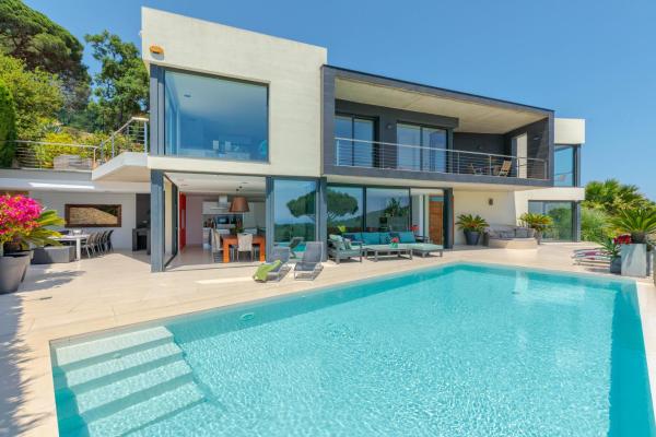 Siview Villa, Prenota Villa Hotel a Costa Brava con piscina, Piscina