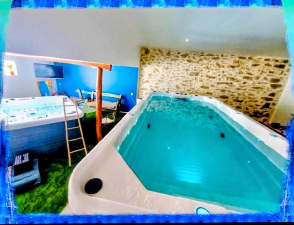 Villa Orchidée Love & Kinky Room, Réserver  Hôtels avec piscine à Lespignan, Piscine