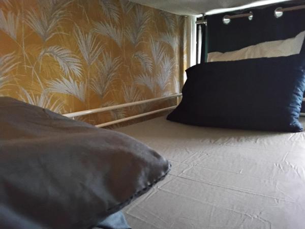 Male dorm shared room daily stay from 8 pm to 10 am, Réserver  Bobigny Seine-Saint-Denis