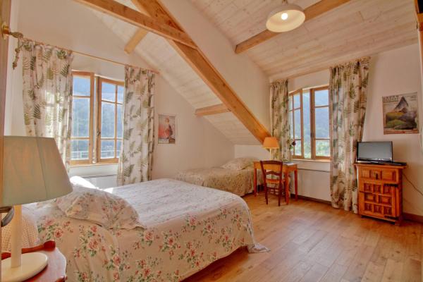 Bel Arrayo - gîte daccueil de montagne - chambres dhôtes, Book  Hotels in Cauterets with Parking, Parking