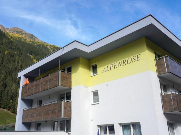 Apartment Alpenrose-1 by Interhome, Prenota Appartamento Hotel a Tirolo con parcheggio, Parcheggio