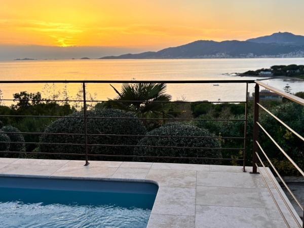 Villa du maquis avec piscine - Porticcio - proche plage, Réserver  Hôtels à Corse avec parking, Parking