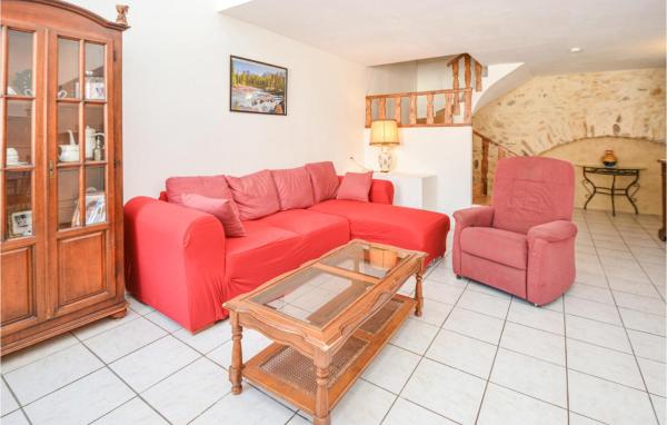 2 Bedroom Pet Friendly Home In Cessenon Sur Orb, Réserver Maison de vacances Hôtels à Hérault avec parking, Parking