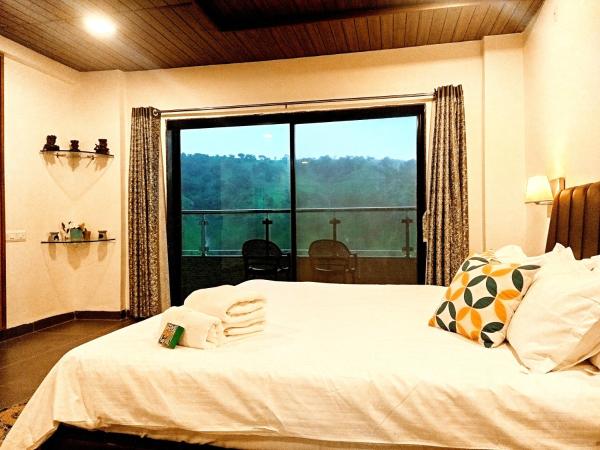 Vandhaara Luxury Stays, Réserver  Hôtels à Maharashtra avec piscine, Piscine