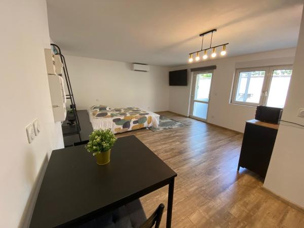 Studio climatisé 30 m2 à 2 min de Colmar, Book  Alsace Hotels with a Parking, Parking