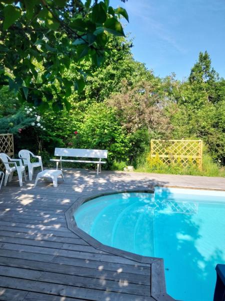Villa 3 chambres à Saint-Cirgues-de-Malbert avec piscine, Prenota  Hotel a Alvernia con parcheggio, Parcheggio