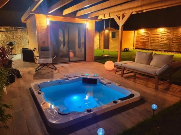 La Villa Aliénor - Spa et Cinéroom, Reserva ahora  Hoteles SPA en Amilly, SPA