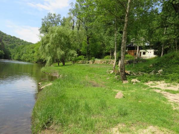 Studio au bord de la Rivière, Buchen Sie  Florentin-la-Capelle 
