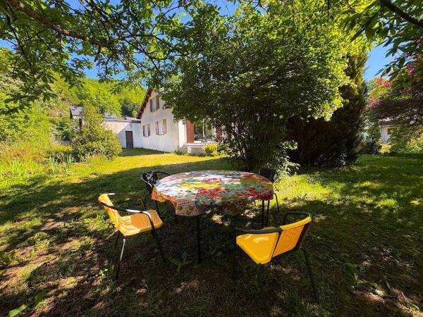 LEau Vive Villa 6 pers parc 3000m2 à 50m de la rivière, Réserver  Hôtels à Hérault avec parking, Parking