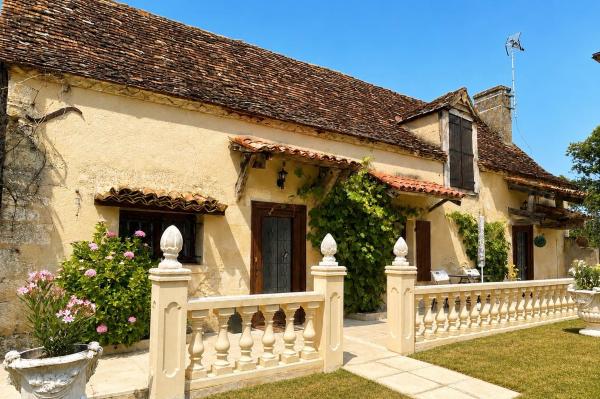 Chateau De La Ricardie Beautiful Rural Property Gite Villa, Reserva ahora  Hoteles en Aquitania con aparcamiento, Aparcamiento
