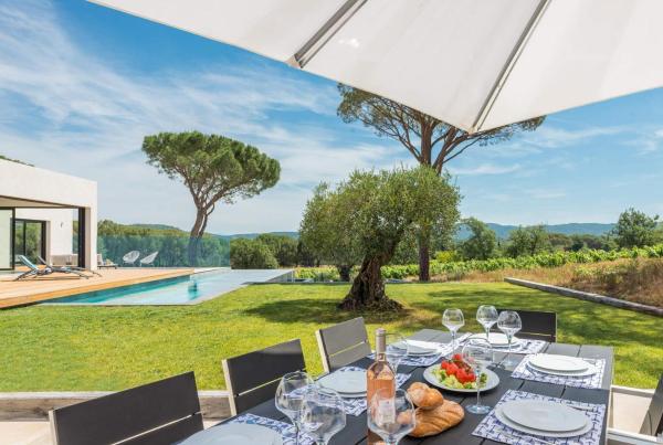 Villa Pins Parasols, Prenota  Hotel con piscina a Alvernia, Piscina