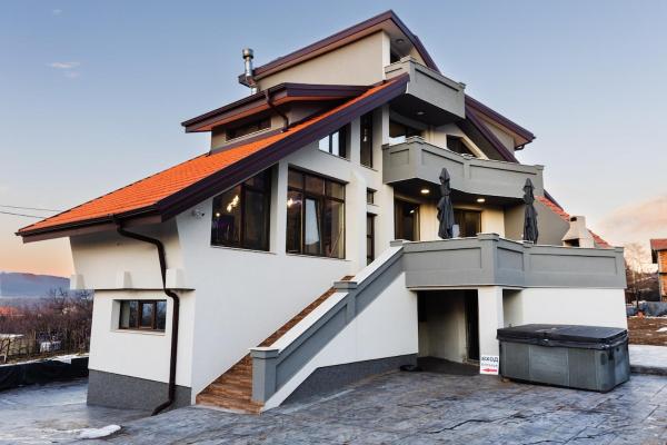 Вила Тих кът, Buchen Sie  Hotels in Kjustendil mit Parkplatz, Parkplätze